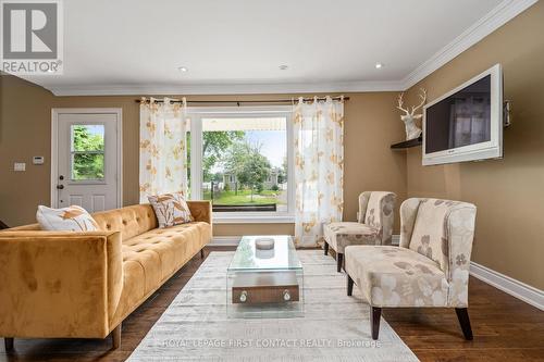 4162 Orkney Beach Road, Ramara, ON - Indoor Photo Showing Living Room