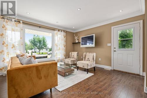 4162 Orkney Beach Road, Ramara, ON - Indoor Photo Showing Living Room