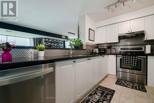 Ph 308 - 1 Lee Centre Drive, Toronto, ON - Indoor Photo Showing Kitchen