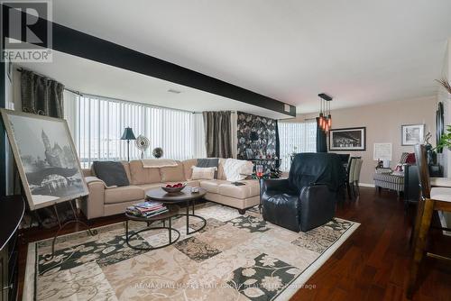 Ph 308 - 1 Lee Centre Drive, Toronto, ON - Indoor Photo Showing Living Room