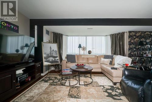 Ph 308 - 1 Lee Centre Drive, Toronto, ON - Indoor Photo Showing Living Room