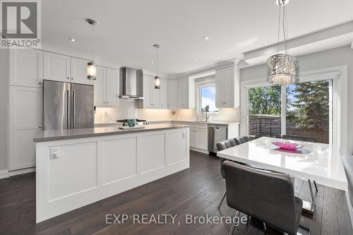 107 Gardiner Drive, Bradford West Gwillimbury (Bradford), ON - Indoor Photo Showing Kitchen With Upgraded Kitchen