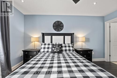 107 Gardiner Drive, Bradford West Gwillimbury (Bradford), ON - Indoor Photo Showing Bedroom