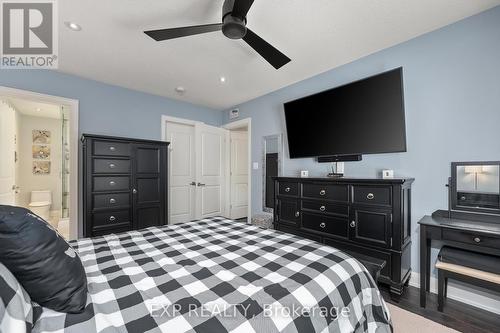 107 Gardiner Drive, Bradford West Gwillimbury (Bradford), ON - Indoor Photo Showing Bedroom