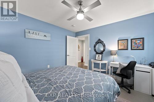 107 Gardiner Drive, Bradford West Gwillimbury (Bradford), ON - Indoor Photo Showing Bedroom