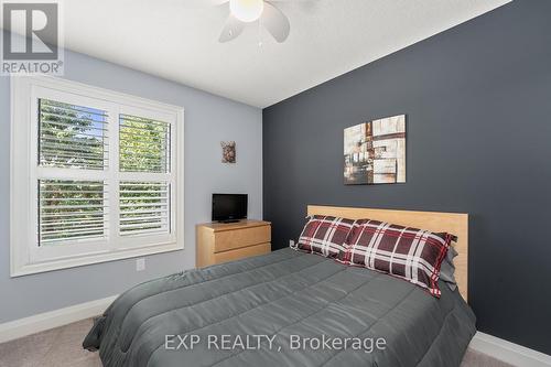 107 Gardiner Drive, Bradford West Gwillimbury (Bradford), ON - Indoor Photo Showing Bedroom