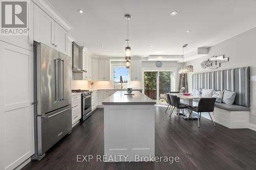 107 Gardiner Drive, Bradford West Gwillimbury (Bradford), ON - Indoor Photo Showing Kitchen With Upgraded Kitchen