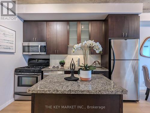 506 - 1 Shaw Street, Toronto C01, ON - Indoor Photo Showing Kitchen With Upgraded Kitchen