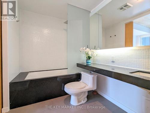 506 - 1 Shaw Street, Toronto, ON - Indoor Photo Showing Bathroom