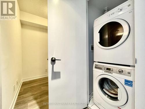 1501 - 365 Church Street, Toronto C08, ON - Indoor Photo Showing Laundry Room