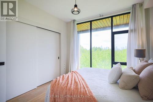 9 - 455 Dovercourt Road, Toronto, ON - Indoor Photo Showing Bedroom