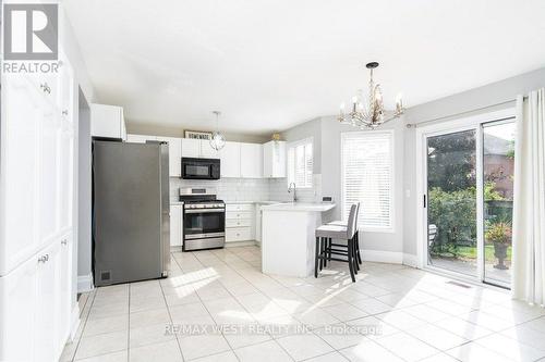 7 Lafayette Boulevard, Whitby (Williamsburg), ON - Indoor Photo Showing Kitchen