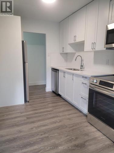 214 - 200 Garden Street, Whitby, ON - Indoor Photo Showing Kitchen