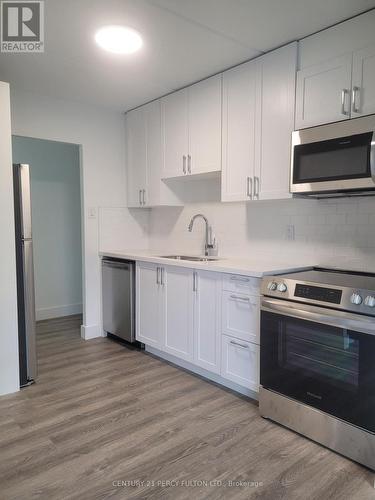 214 - 200 Garden Street, Whitby, ON - Indoor Photo Showing Kitchen