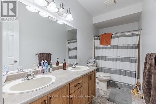 1741 Jubilee Drive, London, ON - Indoor Photo Showing Bathroom