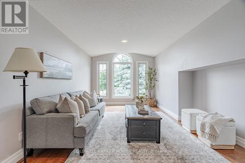 1741 Jubilee Drive, London, ON - Indoor Photo Showing Living Room