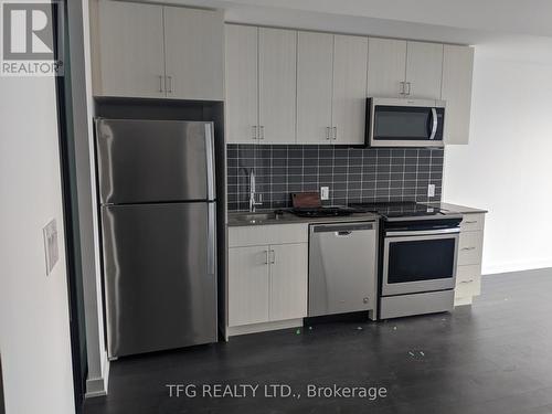 204 - 2799 Kingston Road, Toronto, ON - Indoor Photo Showing Kitchen With Stainless Steel Kitchen With Upgraded Kitchen