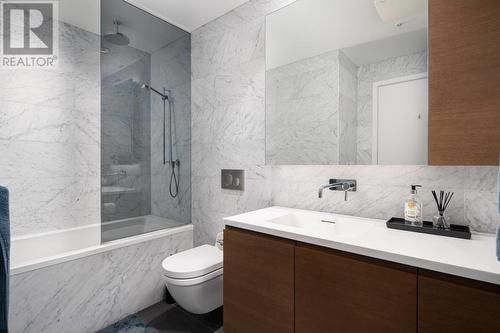 4X10 1289 Hornby Street, Vancouver, BC - Indoor Photo Showing Bathroom