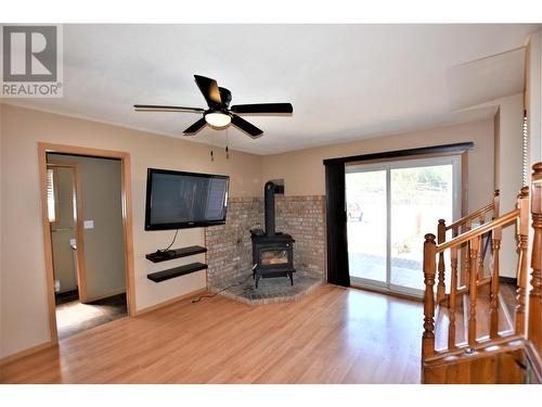 625 Nighthawk Avenue, Vernon, BC - Indoor With Fireplace