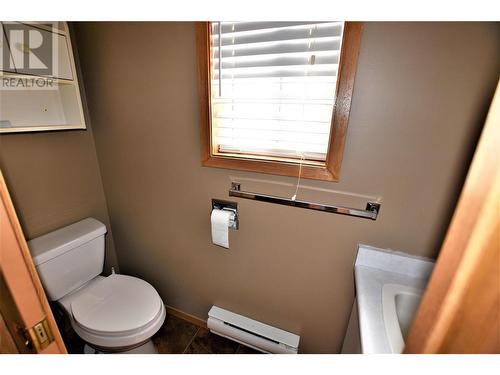 625 Nighthawk Avenue, Vernon, BC - Indoor Photo Showing Bathroom
