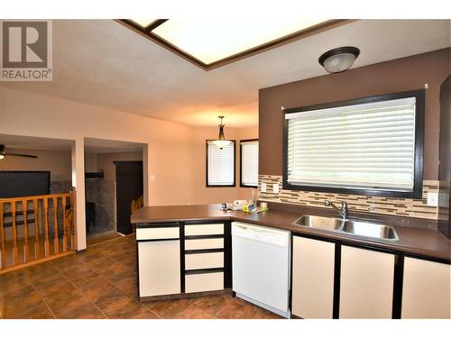 625 Nighthawk Avenue, Vernon, BC - Indoor Photo Showing Kitchen With Double Sink