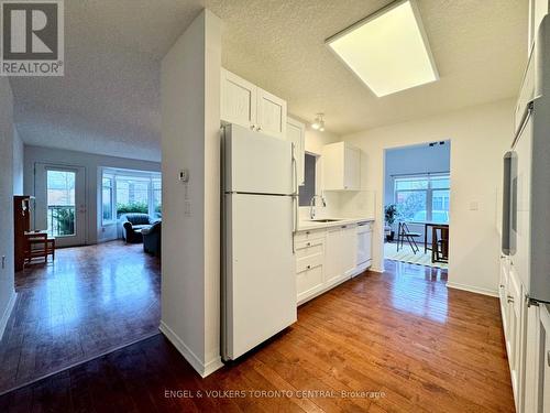 2705 Kingsway Drive, Kitchener, ON - Indoor Photo Showing Kitchen