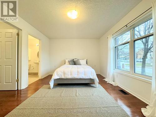 2705 Kingsway Drive, Kitchener, ON - Indoor Photo Showing Bedroom