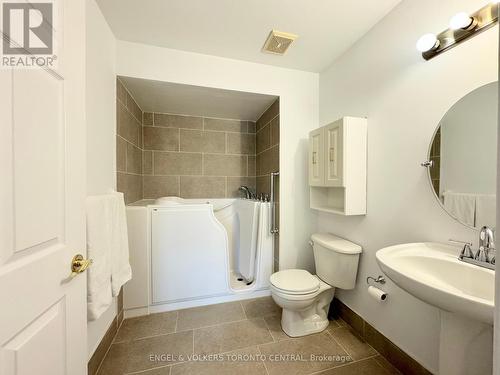 2705 Kingsway Drive, Kitchener, ON - Indoor Photo Showing Bathroom