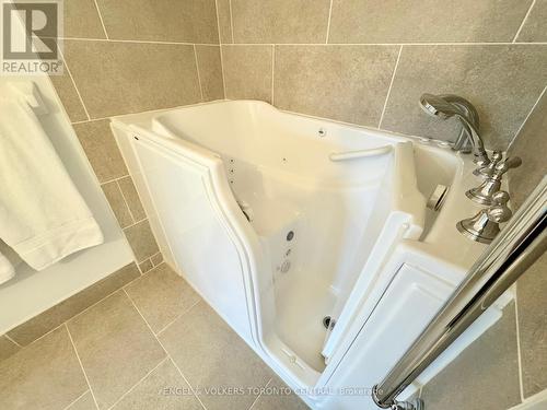 2705 Kingsway Drive, Kitchener, ON - Indoor Photo Showing Bathroom