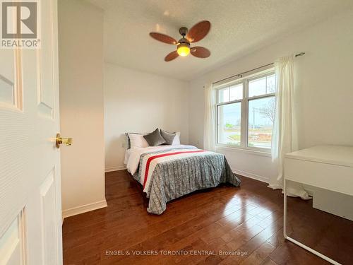 2705 Kingsway Drive, Kitchener, ON - Indoor Photo Showing Bedroom