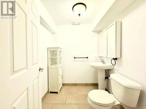 2705 Kingsway Drive, Kitchener, ON - Indoor Photo Showing Bathroom