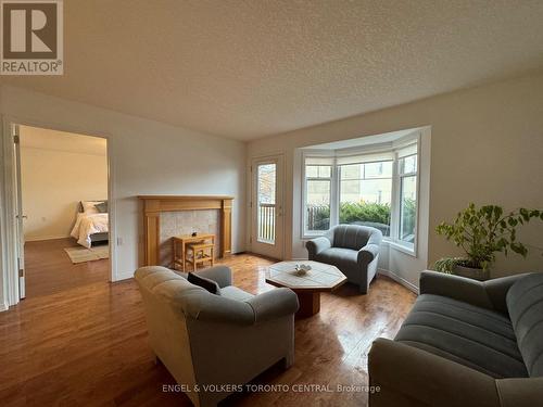 2705 Kingsway Drive, Kitchener, ON - Indoor Photo Showing Living Room