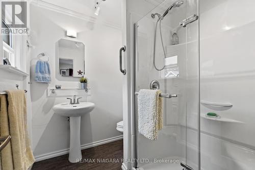 161 Wilton Avenue, Welland, ON - Indoor Photo Showing Bathroom