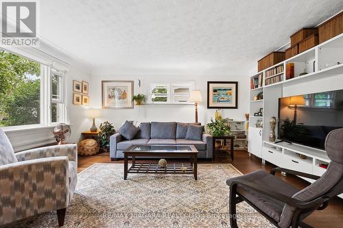 161 Wilton Avenue, Welland, ON - Indoor Photo Showing Living Room