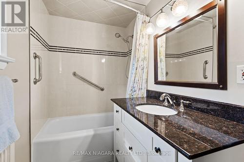 161 Wilton Avenue, Welland, ON - Indoor Photo Showing Bathroom