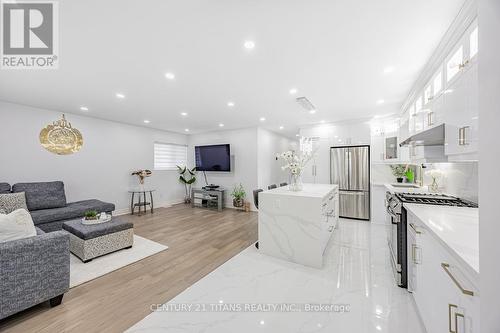 126 Flora Drive, Toronto, ON - Indoor Photo Showing Kitchen With Upgraded Kitchen