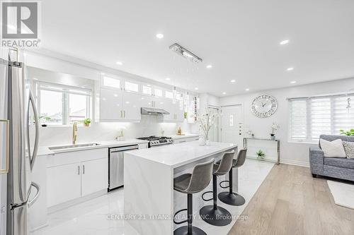 126 Flora Drive, Toronto, ON - Indoor Photo Showing Living Room