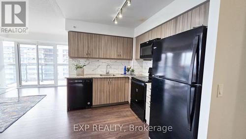 1702 - 30 Meadowglen Place E, Toronto, ON - Indoor Photo Showing Kitchen