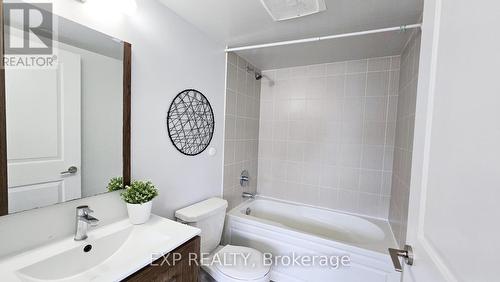 1702 - 30 Meadowglen Place E, Toronto, ON - Indoor Photo Showing Bathroom