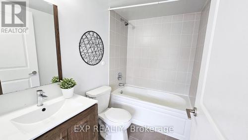1702 - 30 Meadowglen Place E, Toronto E09, ON - Indoor Photo Showing Bathroom