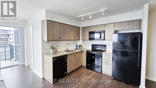 1702 - 30 Meadowglen Place E, Toronto E09, ON - Indoor Photo Showing Kitchen
