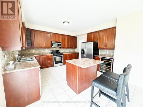 131 Prince William Way, Barrie, ON - Indoor Photo Showing Kitchen With Double Sink