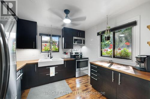 93 Elmvale Avenue, Brampton (Heart Lake West), ON - Indoor Photo Showing Kitchen With Upgraded Kitchen