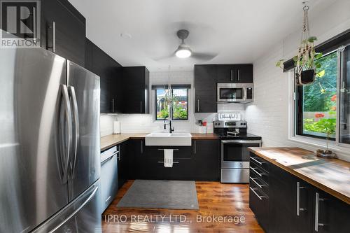 93 Elmvale Avenue, Brampton (Heart Lake West), ON - Indoor Photo Showing Kitchen With Upgraded Kitchen