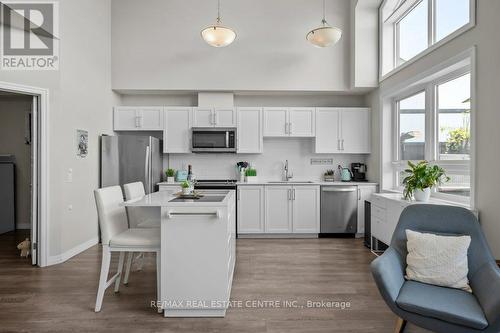 414 - 35 Kingsbury Square, Guelph (Pine Ridge), ON - Indoor Photo Showing Kitchen With Upgraded Kitchen