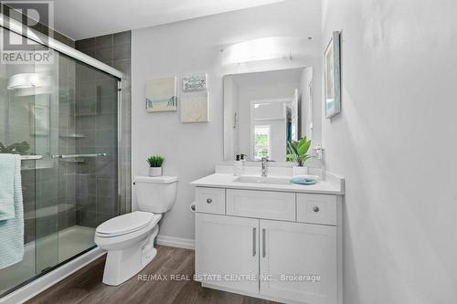 414 - 35 Kingsbury Square, Guelph (Pine Ridge), ON - Indoor Photo Showing Bathroom