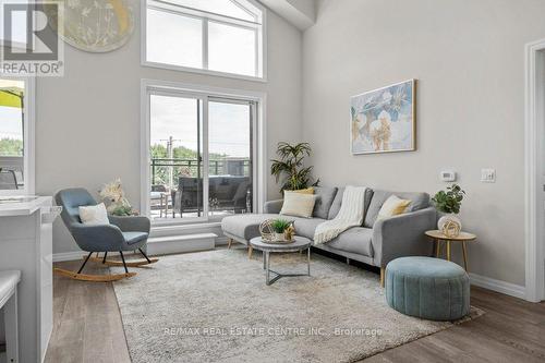 414 - 35 Kingsbury Square, Guelph (Pine Ridge), ON - Indoor Photo Showing Living Room