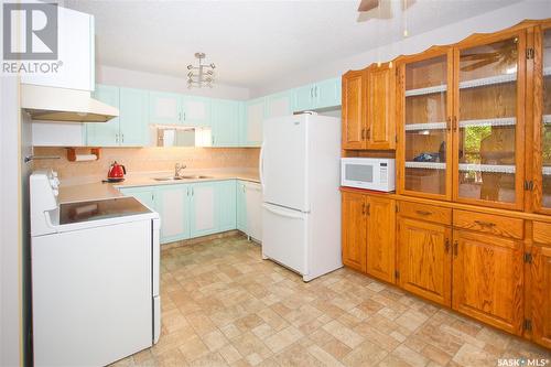 206 3220 33Rd Street W, Saskatoon, SK - Indoor Photo Showing Kitchen With Double Sink