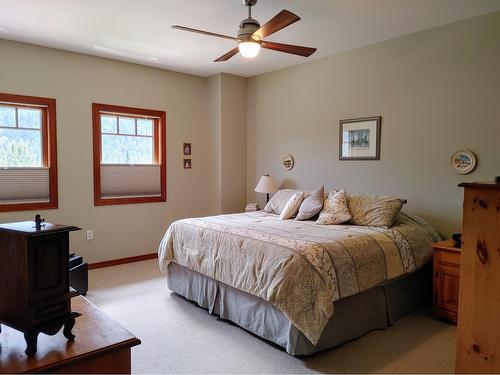 922 Redstone Drive, Rossland, BC - Indoor Photo Showing Bedroom