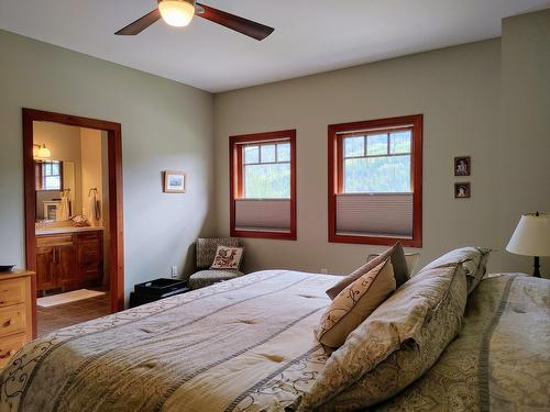 922 Redstone Drive, Rossland, BC - Indoor Photo Showing Bedroom